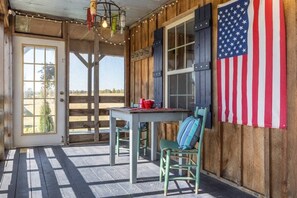 Outdoor dining - Liberty Lodge Countryside Stay (Valley Head)