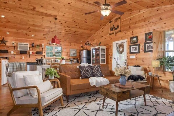 Living area - Liberty Lodge Countryside Stay (Valley Head)