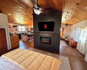 1 bedroom, iron/ironing board, WiFi, bed sheets - Liberty Lodge Countryside Stay! Hot Tub, Sunsets (Valley Head)