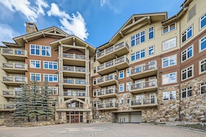 Exterior - Luxurious Ski-In/Ski-Out Condominium in the Heart of Mountain Paradise (Keystone)