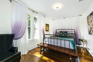 2 bedrooms, desk, iron/ironing board, free WiFi