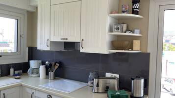 Micro-ondes, four, plaque de cuisson, lave-vaisselle