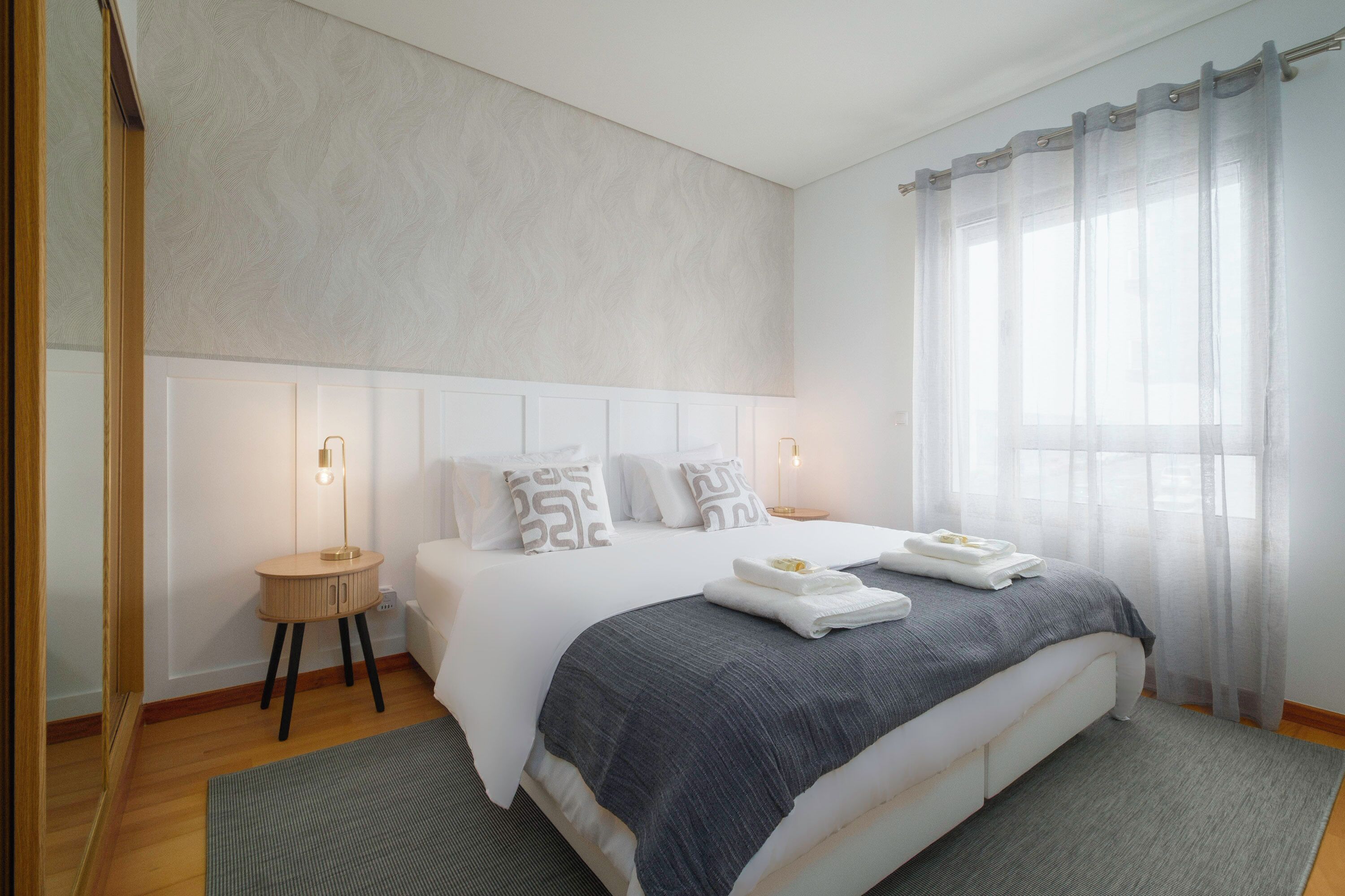 2 bedrooms, iron/ironing board, WiFi