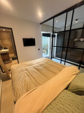 1 Schlafzimmer, Schreibtisch, WLAN, Bettwäsche