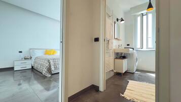 1 slaapkamer, een bureau, een strijkplank/strijkijzer, wifi