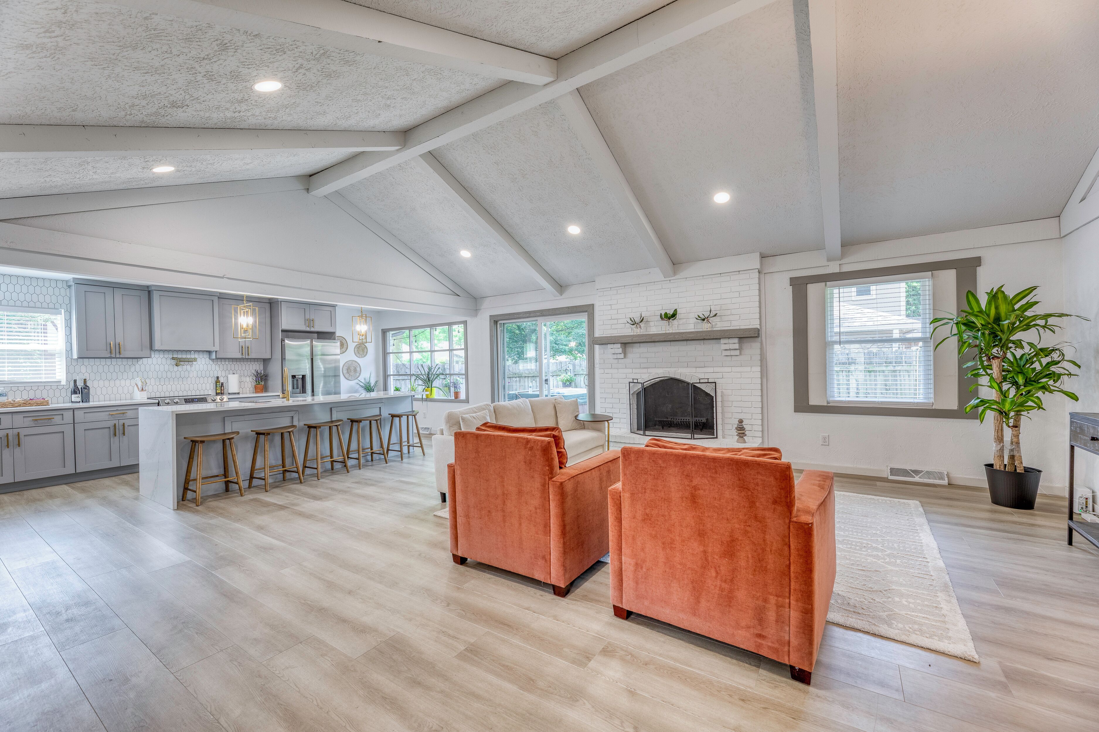Upscale Fishers Getaway/hot Tub/peaceful/quiet! - Fishers, IN