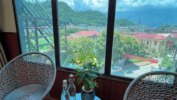 Deluxe Double Room, Mountain View | Hypo-allergenic bedding, free WiFi, bed sheets