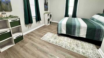 3 habitaciones, tabla de planchar con plancha, wifi y ropa de cama