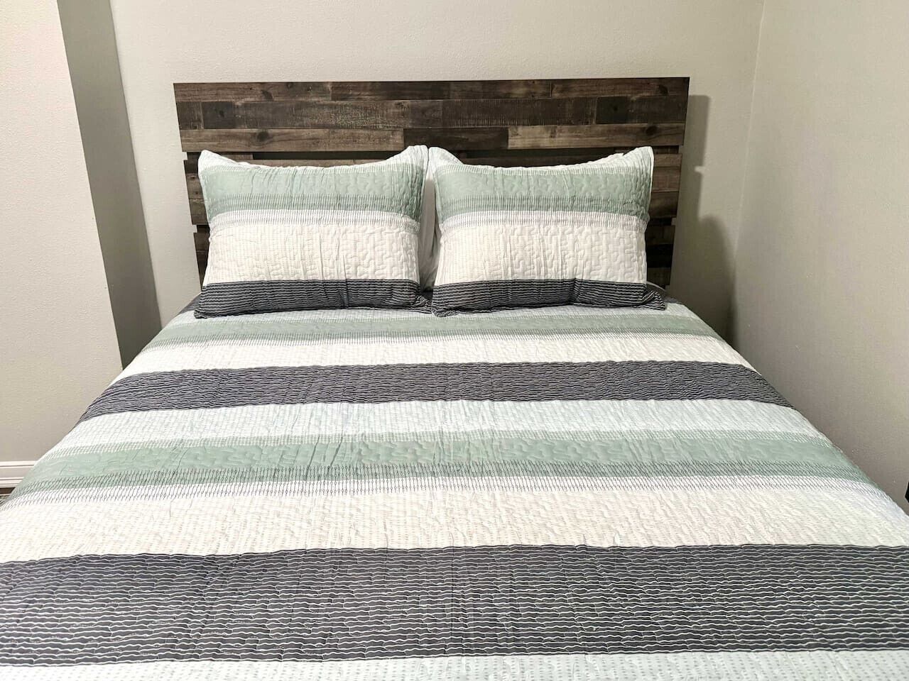 3 soveværelser, skrivebord, strygejern/strygebræt, Wi-Fi