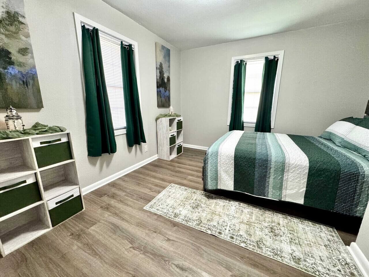 3 slaapkamers, een bureau, een strijkplank/strijkijzer, wifi