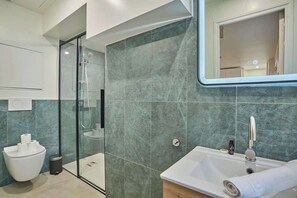 Douche, séchoir à cheveux