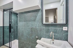 Douche, séchoir à cheveux