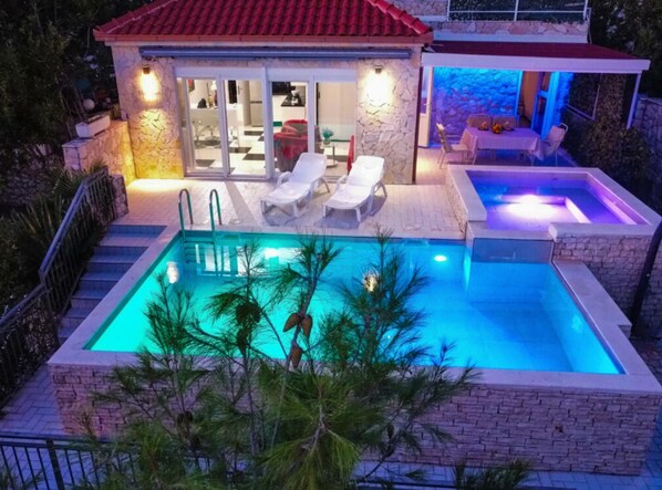 Apartment (Two Bedroom Apartment with Sea View a) | Exterior