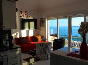 Apartment (Two Bedroom Apartment with Sea View a) | Living room | 32-inch flat-screen TV with cable channels