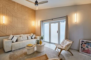 Unclassified image, 4 of 18, button