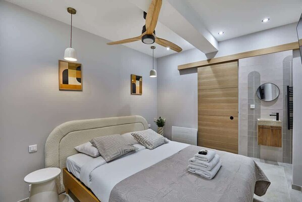 Unclassified image, 1 of 18, button