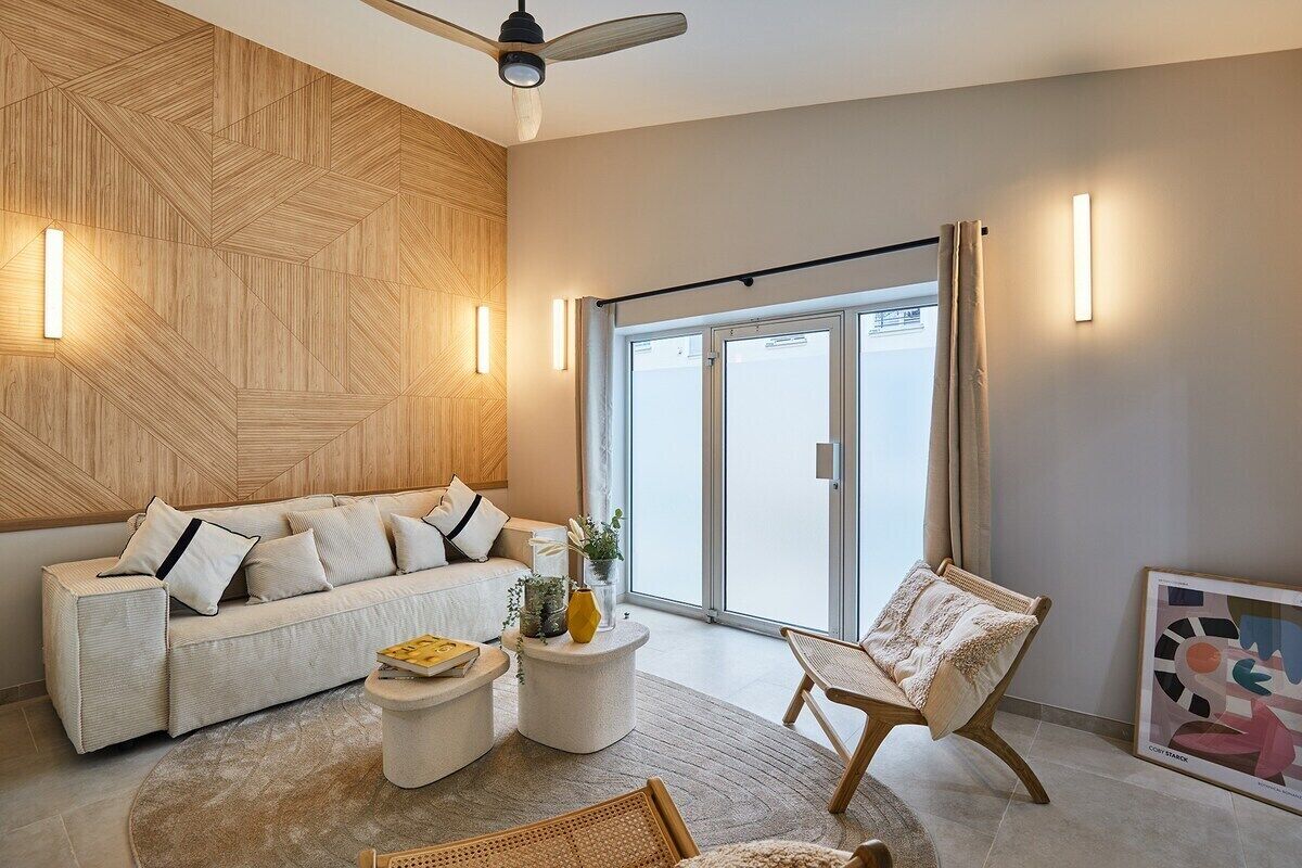 Una televisión, una oficina