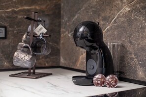 Kaffee und/oder Kaffeemaschine