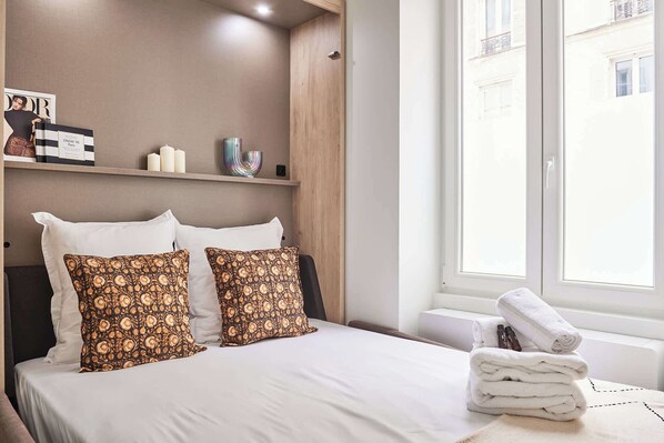 1 bedroom, iron/ironing board, internet, bed sheets