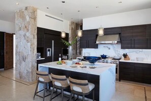 Mikroaaltouuni, uuni, liesi, astianpesukone