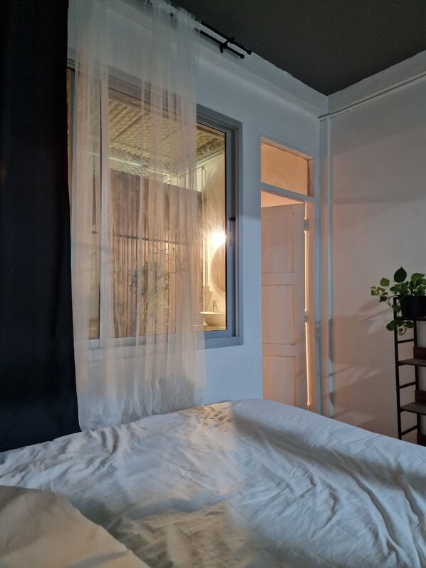 4 bedrooms, WiFi, bed sheets