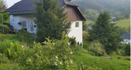 Schöne gemütliche FeWo im Elpetal mit Fernsicht
Platz für 4 Personen