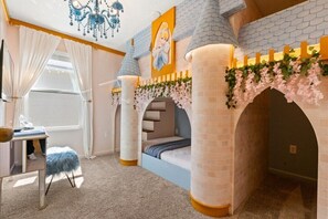 7 bedrooms, iron/ironing board, WiFi, bed sheets