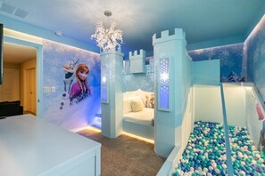 8 bedrooms, iron/ironing board, WiFi, bed sheets