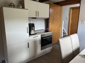 Refrigerador, microondas, horno y lavavajillas 