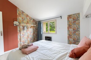4 bedrooms, iron/ironing board, travel cot, free WiFi