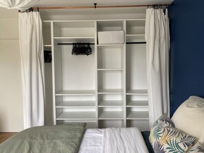 2 chambres, fer et planche à repasser, lit parapluie, Wi-Fi gratuit