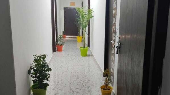 Lobby - Shree KB Guest House (Varanasi)