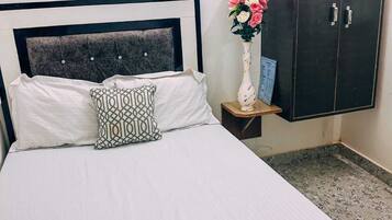 Habitación Deluxe | Escritorio, tabla de planchar con plancha, camas extra y wifi gratis