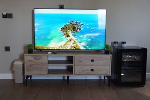 Premium-sviitti, parveke, merinäköala | Televisio