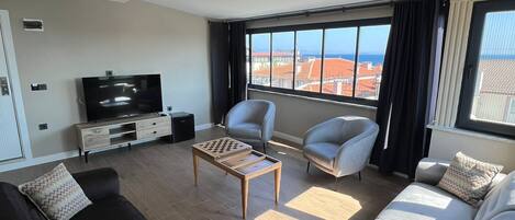 Premium Suite, Balcony, Sea View | Living area