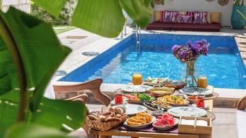 Free daily local cuisine breakfast