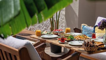 Free daily local cuisine breakfast