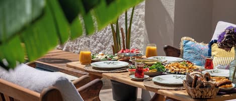 Free daily local cuisine breakfast