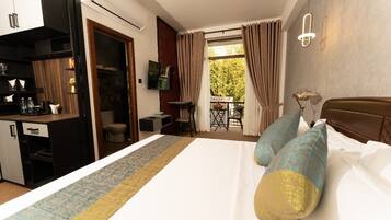 Habitación doble Deluxe, balcón, vista al jardín | Wifi gratis