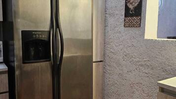 Fridge, microwave
