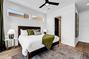 5 bedrooms, iron/ironing board, WiFi, bed sheets