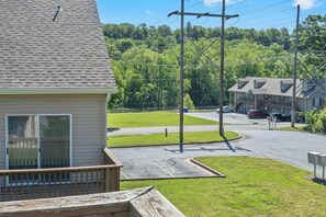 Property grounds - The Lazy Loft - Stay for 4! (Branson)