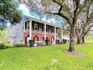 Exterior - Spacious 5-bedroom house in amazing Odessa, 1 acre, Lake Front (Odessa)