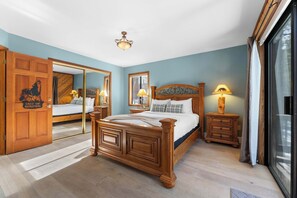4 bedrooms, travel crib, WiFi, bed sheets