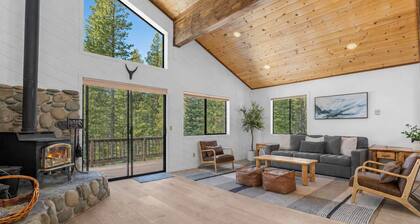 Luxe Golf Course Cabin Hot Tub