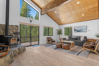 Skiview Chalet Hot Tub & Tahoe Donner