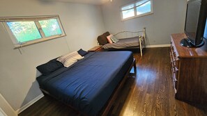 3 slaapkamers, een bureau, gratis wifi, beddengoed