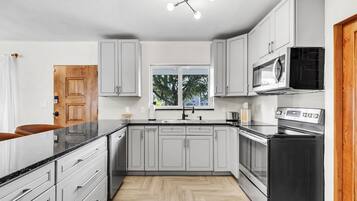 Luxury House, 4 Bedrooms, Private Pool, Garden View | Private kitchen | Coffee/tea maker