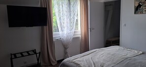 1 chambre, lit parapluie, Wi-Fi gratuit, draps fournis