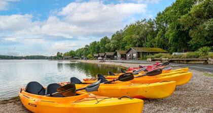 Tranquil Pine Lake Cabin Getaway – Indoor Pool, Gym & Onsite Dining